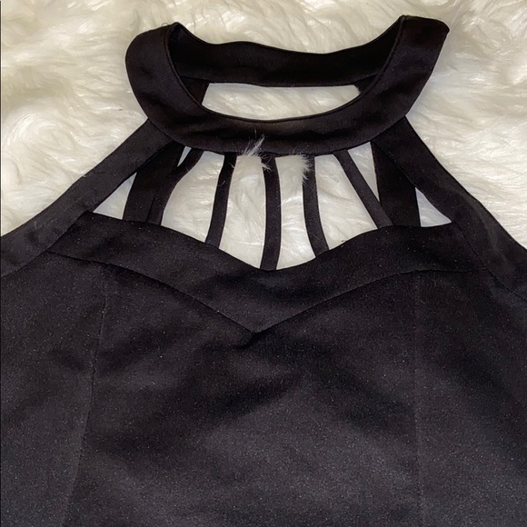 COPY - Black Sleeveless Cage-neck Crop Top - Picture 2 of 3